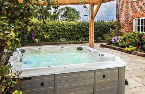 Tatton Park Cottage | 7 bedroom accommodation in Blackden, near Crewe