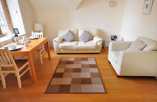 Lyme Regis Cottage | 7 CORAM TOWER, romantic, country holiday cottage in Lyme Regis
