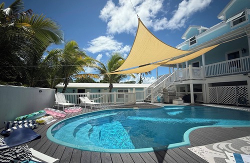 Hope Town House | 7BR7BA, Pool, 2 Boat slips, steps to Tahiti Beach, Sleeps 18, +cabana adds 2