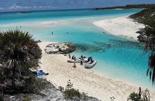 Jimmy Hill Boat Rental | 8-cabin sailing yacht in delightful Exuma for your getaway