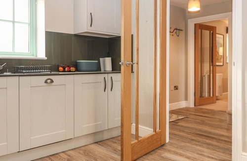 Chedworth House | 9 WINDRUSH HEIGHTS, pet friendly, with a garden in Burford