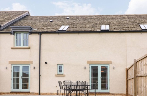 Chedworth House | 9 WINDRUSH HEIGHTS, pet friendly, with a garden in Burford