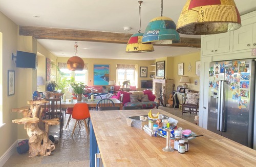 Aldsworth House | A beautiful Cotswolds home set in 3 acres. 4 bedrooms, plus a 1 bedroom annexe.
