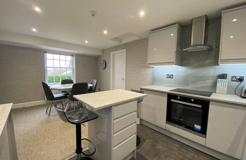 Pagham Apartment | A charming 2-bed suite 15 mins away from Chichester & Glorious Goodwood!