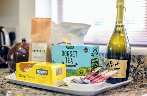 West Lulworth Cottage | A charming yet contemporary thatched cottage close to Lulworth Cove.