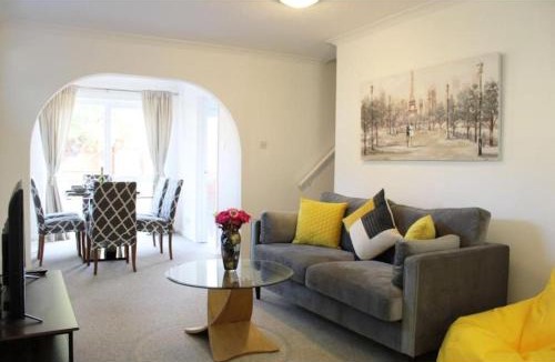 Cambridge House | A Comfortable Nest for Contractors or Families - sleeps 8