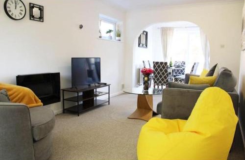 Cambridge House | A Comfortable Nest for Contractors or Families - sleeps 8