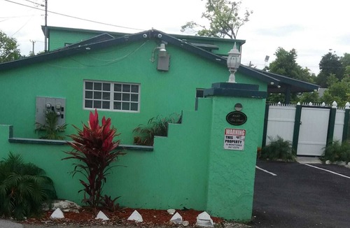 Downtown Nassau Apartment | A Cozy well equiped apartment