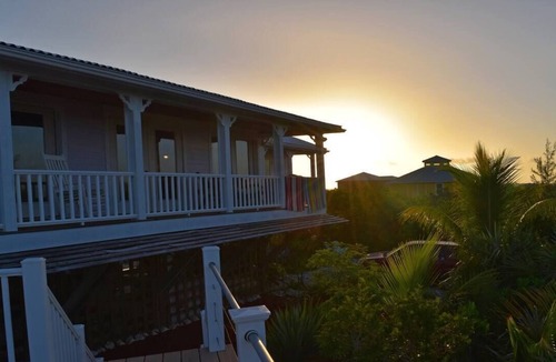 Wemyss Settlement Villa | A Delightful Get Away Villa - 5 min walk from a semi-private beach!
