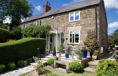 Crich Cottage | A delightful stone property that has a traditional countryside charm.