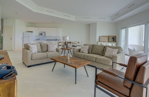 Westwind Apartment | A FANTASTIC New Beachfront Listing in The Bahamas! 1E