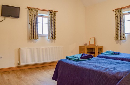 Twywell Cottage | A lovely spacious holiday home surrounded by lakes and countryside, a real getaway from it all.