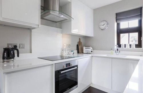 Cathedrals Apartment | A Luxurious Designer Apartment in the most historic part of central London.