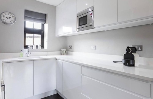 Cathedrals Apartment | A Luxurious Designer Apartment in the most historic part of central London.
