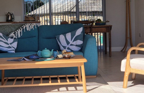 Poughill House | A luxurious spacious home, village location. 5 mins to the beach, EV Charger.