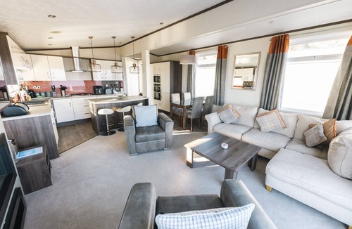Mudeford Ski Chalet | A relaxing coastal lodge with uninterrupted views across to the Isle of Wight and The Needles.