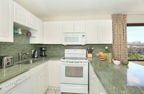Waikiki Condo | A Repeat Guest Favorite! Great location! FREE Parking & Wi-Fi, Pool & more!