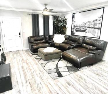 Nassau Apartment | A Short Beach walk fish fry minutes to downtown