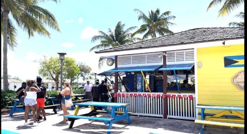 Nassau Apartment | A Short Beach walk fish fry minutes to downtown