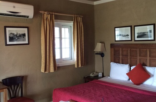 Gambier Hotel | A Stone's Throw Away