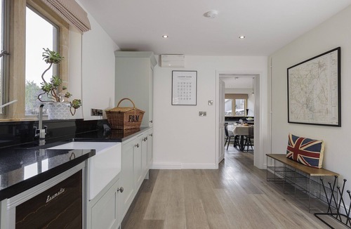 Lower Slaughter Cottage | A stunning property nestled in one of the prettiest Cotswold villages - St Mary's Cottage