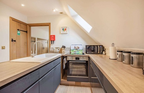 Bourton-on-the-Water Cottage | A stylish dog friendly holiday cottage in the Cotswolds - Rainbow Barns