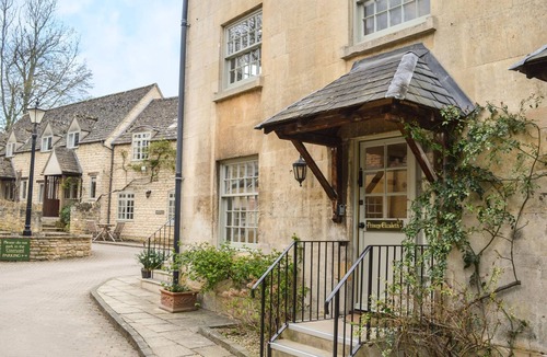 Winchcombe Cottage | A sudeley castle cottage that sleeps 4 guests in 2 bedrooms