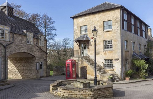 Winchcombe Apartment | A sudeley castle cottage that sleeps 4 guests in 3 bedrooms
