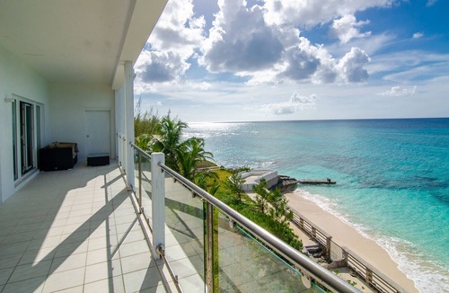 Westwind Apartment | A WONDERFUL New Beachfront Listing in The Bahamas! 3E