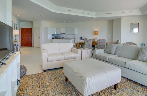 Westwind Apartment | A WONDERFUL New Beachfront Listing in The Bahamas! 3E