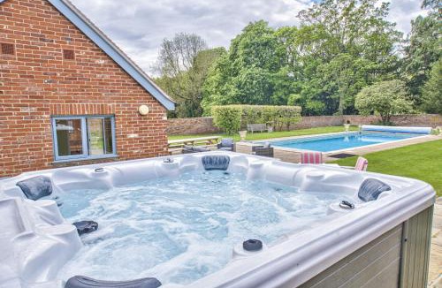Saffron Walden House | Abbey House by Group Retreats