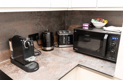 Kings Cross St. Pancras Apartment | AC! Serenity, Style in City - Mins from Kings X - Pass the Keys