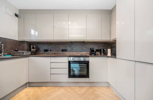 Kings Cross St. Pancras Apartment | AC! Serenity, Style in City - Mins from Kings X - Pass the Keys