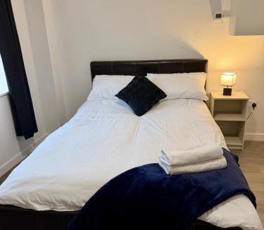 Kettering Apartment | Accessible Town Centre 1 bed Flat Kettering Wi-FI