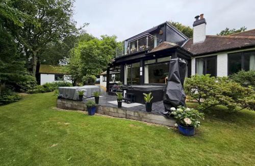 Sugnall House | Acorn Lodge · Luxury Retreat In a Stunning Oasis With Hot Tub - Pass the Keys