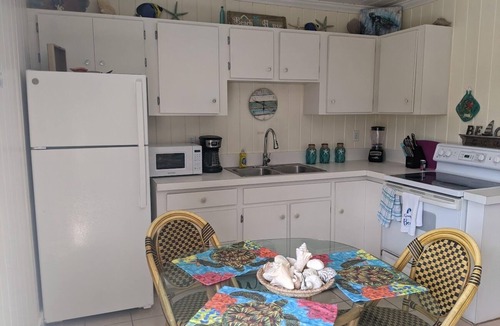 Green Turtle Cay Cottage | Adorable Pink cottage-OCEAN FRONT on Coco Bay with a dock. 15% SUMMER DISCOUNT!