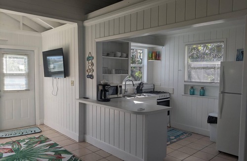 Green Turtle Cay Cottage | Adorable remodeled cottage-OCEAN FRONT on Coco Bay-15% SUMMER DISCOUNT!
