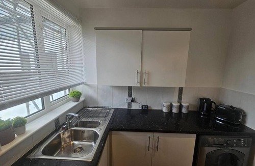 St Albans Apartment | Affordable Stylish Fully Furnished 2 Bedroom Apartment,sleeps upto 6 people