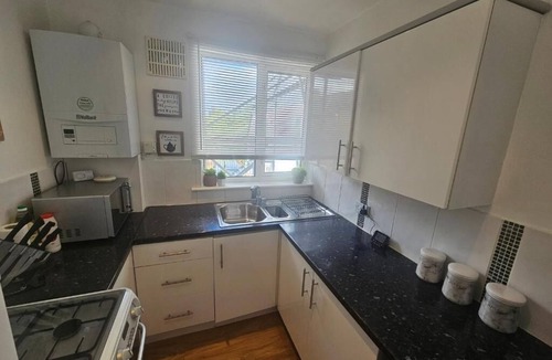 St Albans Apartment | Affordable Stylish Fully Furnished 2 Bedroom Apartment,sleeps upto 6 people