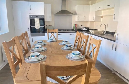 Newport Pagnell House | Agase Way - Stylish 4 Bed Home