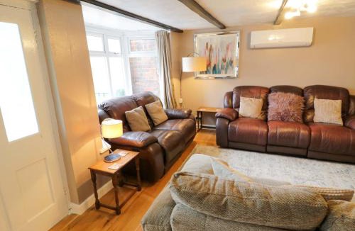 Harvington House | Air-Con Cosy Cottage in Harvington