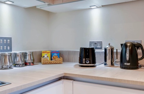 Bray on Thames Apartment | Alder House Serviced Apartment Maidenhead by Ferndale - Apt A