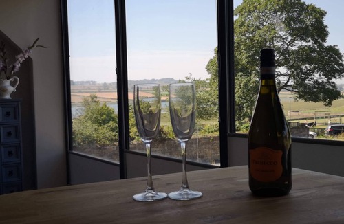 Alnmouth Apartment | Alnmouth Close to Beach and golf with Private Parking and Pet Friendly