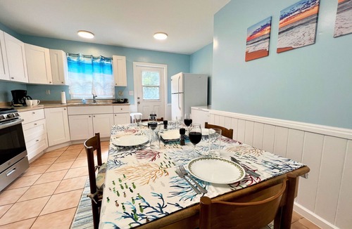 Treasure Cay Apartment | Aly’s Hideaway: Exceptional Value - 2BR Green Turtle Cay Home with Dock Slip