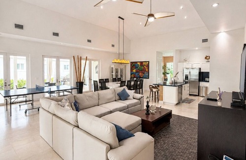 Alice Town Villa | Amamare Waterfront Villa | Pool + Private Dock