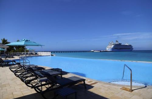 Alice Town House | Amamare Waterfront Villa | Pool + Private Dock