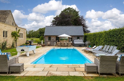 Brimpsfield Cottage | Amazing collection of properties with a swimming pool, two hot tubs and a sauna - Keepers Lodge