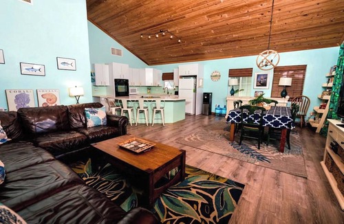Spanish Wells House | Amberjack House - 3 Bdr On Beach/Golf Cart Included!
