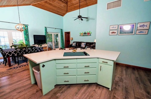 Spanish Wells House | Amberjack House - 3 Bdr On Beach/Golf Cart Included!