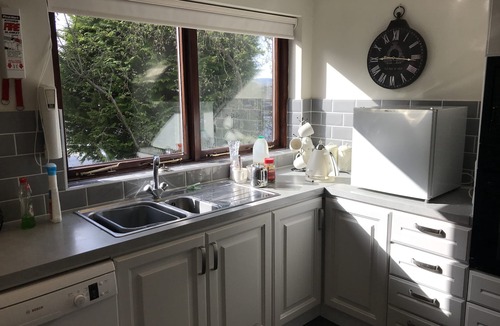 Ambleside House | Ambleside quiet detached Mountain Vw balcony Sleeps 6 Pool and Spa Parking3cars